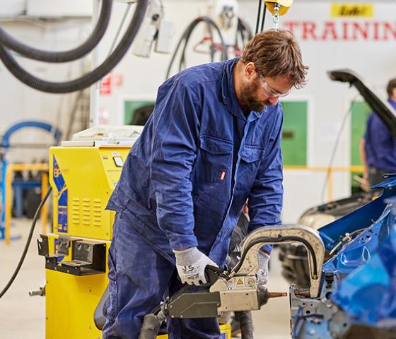 AUR32120 Certificate III in Automotive Body Repair Technology